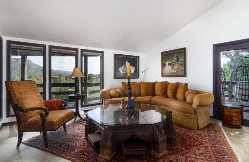 Oak Creek House | Outdoor Entertaining Space Sedona Mtn-View Home