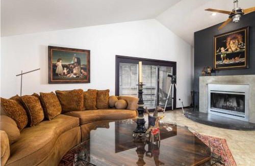 Oak Creek House | Outdoor Entertaining Space Sedona Mtn-View Home