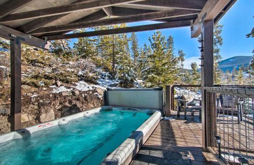 Grand Lake House | Outdoor Kitchen and Swim Spa 1-Acre Grand Lake Home