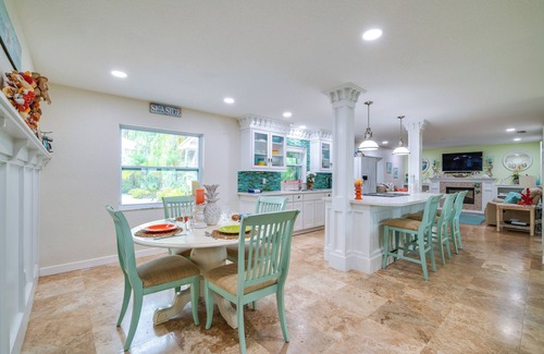 Tavares House | Outdoor Oasis w/Bar & Lanai: Tavares Escape
