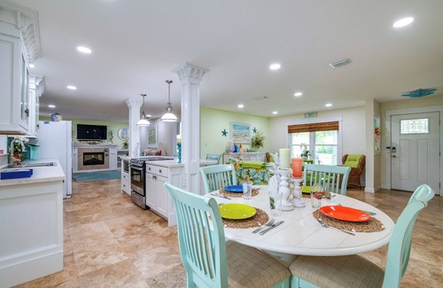 Tavares House | Outdoor Oasis w/Bar & Lanai: Tavares Escape