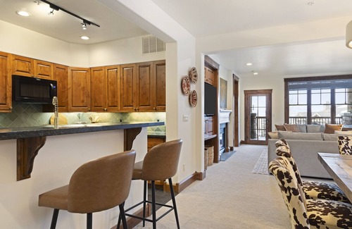 Jackson Condo | Outpost: Grand View 3520 - Air Conditioned