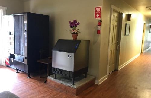 Dripping Springs Hotel | Outpost Motel