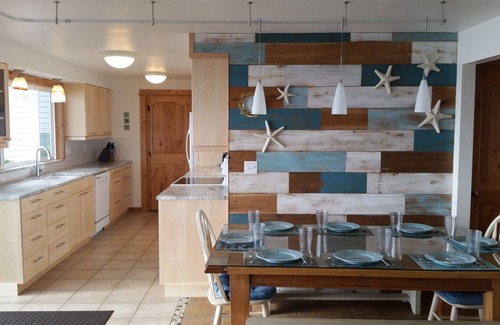 Oceanside House | OUTRAGEOUS Oceanfront Hot tub Amazing Beach-