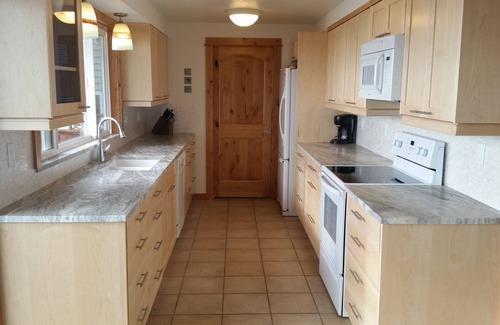 Oceanside House | OUTRAGEOUS Oceanfront Hot tub Amazing Beach-