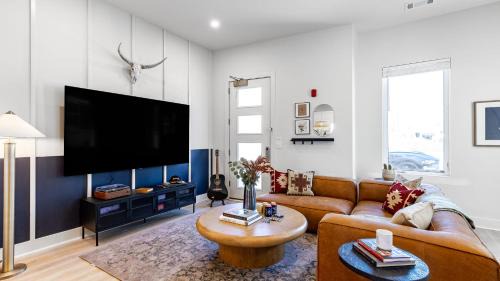 Five Points House | Outrider Buyout - 2 Units by AvantStay Sleeps 24