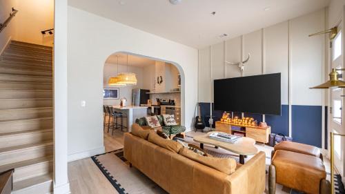 Five Points House | Outrider Buyout - 2 Units by AvantStay Sleeps 24