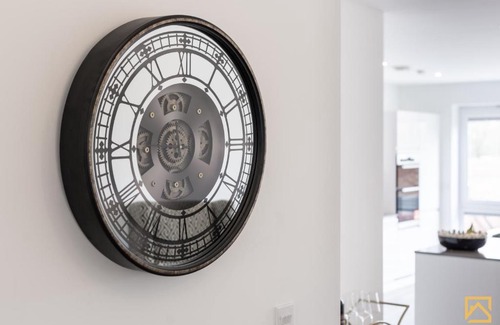 Milton Keynes House | Outstanding 5 Bedroom Townhouse, Canal Views By Valore Property Services