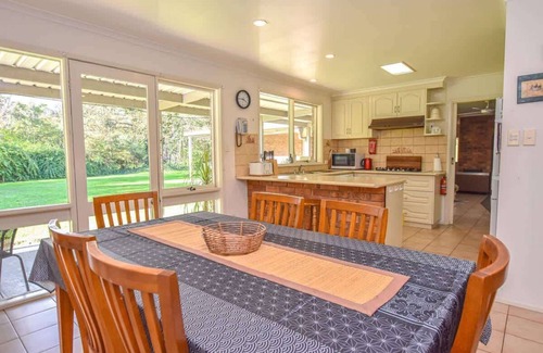 Ovens House | Ovens Valley Retreat - Spacious, cosy home near Myrtleford