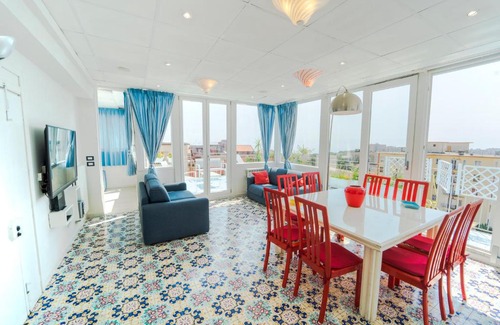 Naples Apartment | "Over The Moon" Apartment