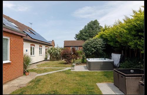 Mundesley House | Overcliff Lodge, Mundesley sea view, sleeps 22