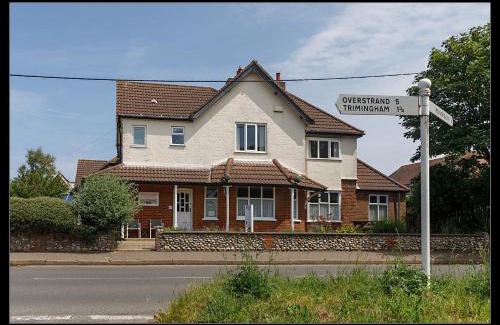 Mundesley House | Overcliff Lodge, Mundesley sea view, sleeps 22