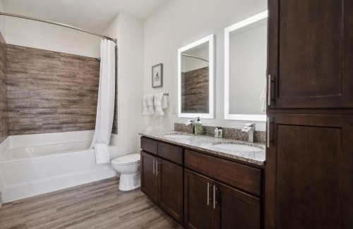 Farragut Apartment | Overlook 5106 I Resort Style Living I Parking