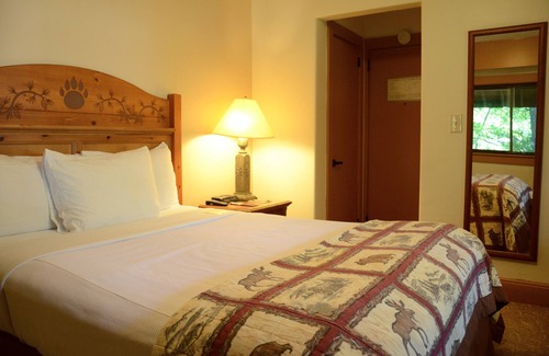 Bear Mountain Hotel | Overlook Lodge at Bear Mountain