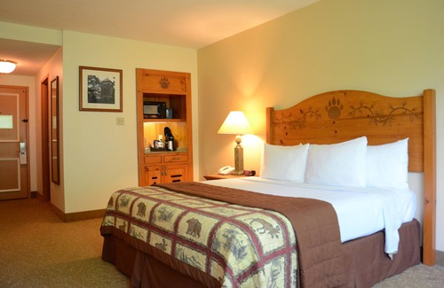 Bear Mountain Hotel | Overlook Lodge at Bear Mountain