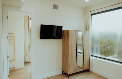 Canyon Lake Cabin | Overlook Tower - Views, Hot Tub, RV/Tesla Hookup & Plenty of Parking!