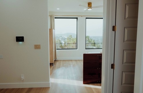 Canyon Lake Cabin | Overlook Tower - Views, Hot Tub, RV/Tesla Hookup & Plenty of Parking!