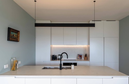 St. Mary's Bay Apartment | Overlooking beautiful terraces with spacious grounds, offering a welcome retreat. The Villa Apartment is a stunning private home with breathtaking views over Westhaven Marina and the Auckland City skyline.