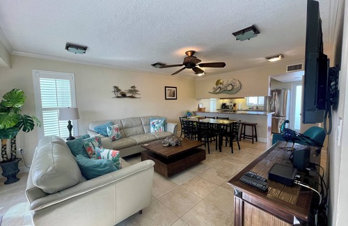 Key Largo Villa | Overlooking Pool Free Golf Cart Free Kayaks Pickleball