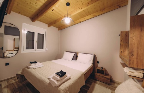 Ilida Bed & Breakfast | overlooking the endless blue of the sea