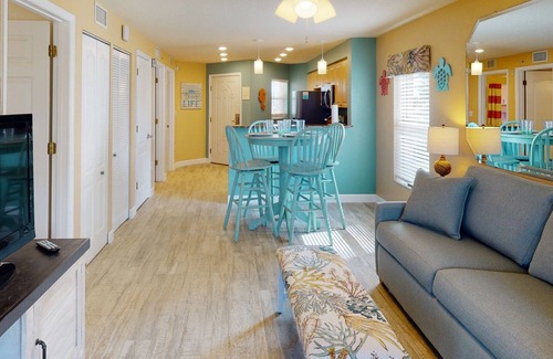 Treasure Island Condo | Overlooking the Pool and Beach - Fantastic Value ~ Pool ~ Amenities Great Location