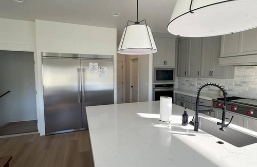 Garden City House | Overview at the Lake