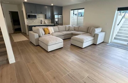 Garden City House | Overview at the Lake