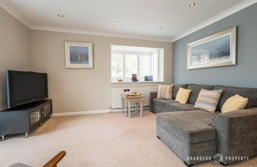 St Leonards Apartment | Owl Corner by Grandeur Property