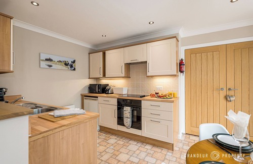 St Leonards Apartment | Owl Corner by Grandeur Property
