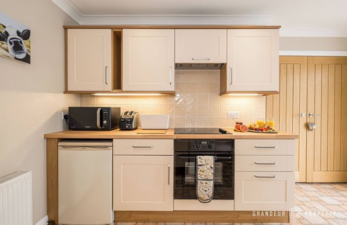 St Leonards Apartment | Owl Corner by Grandeur Property