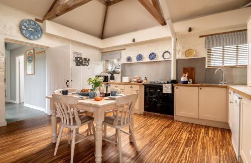 Sculthorpe House | Owl
