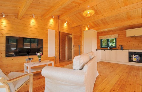 Liskeard Cottage | OWL LODGE, character holiday cottage, with a garden in Menheniot