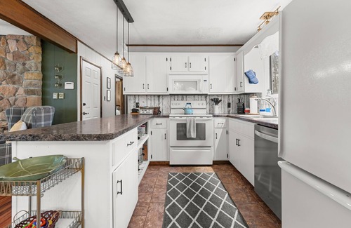 Jim Thorpe House | Owl Woods Inn, Jim Thorpe Lake Community, Indoor Hot Tub!