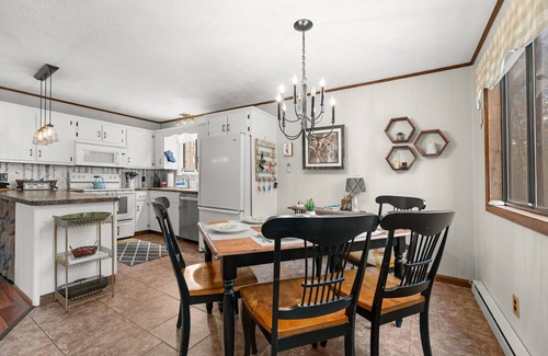 Jim Thorpe House | Owl Woods Inn, Jim Thorpe Lake Community, Indoor Hot Tub!