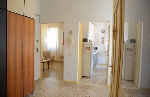 San Polo Apartment | Owner operated. Super Bright Apartment near Frari Church: Venice downtown.