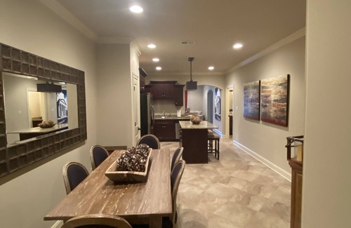 Oxford Condo | Oxford Condo-Minutes from Campus and Square