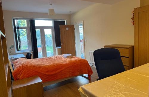 Headington House | Oxford Ensuite Villa Park View Free Parking Six Large Rooms Very Rare