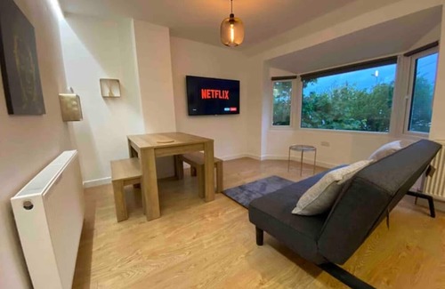 Oxford Apartment | ⭐️Oxford modern stylish apartment parking top floor