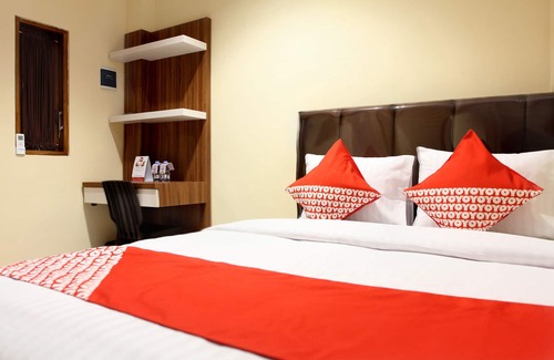 Jakarta Hotel | OYO 121 Rumah Ayub Syariah