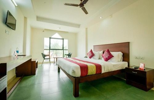 Kalpetta Hotel | OYO 15226 Crystal Residency
