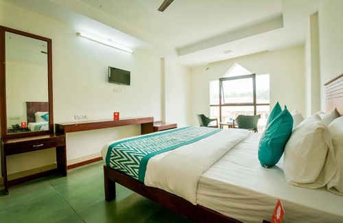Kalpetta Hotel | OYO 15226 Crystal Residency