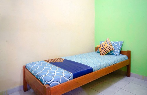 Lumajang Hotel | OYO 2440 Wallet Family Residence Syariah