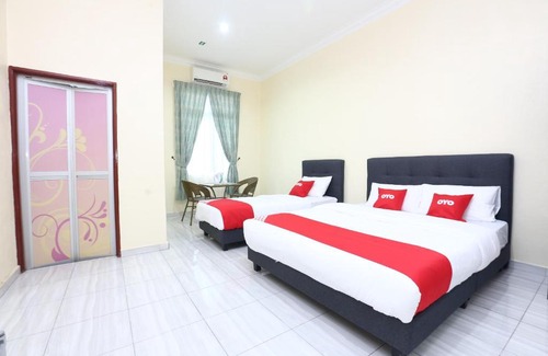 Kampong Raja Hotel | OYO 89607 Aloha Chalet