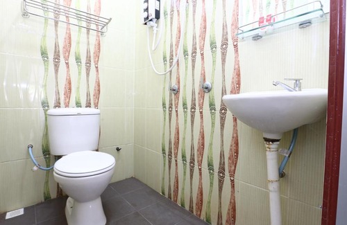 Kampong Raja Hotel | OYO 89607 Aloha Chalet