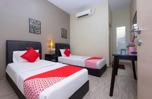 Perkampungan Peramu Hotel | OYO 89981 Nyamanya Hotel