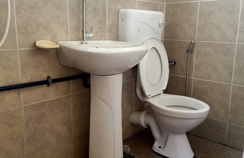 Tambunan Hotel | OYO 90366 Home Valley Guesthouse Tambunan