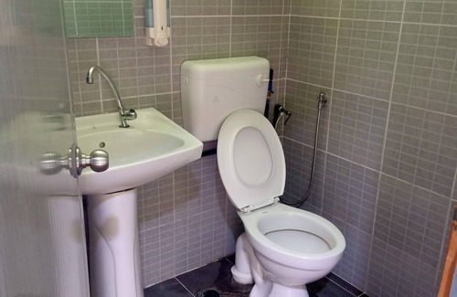 Tambunan Hotel | OYO 90366 Home Valley Guesthouse Tambunan