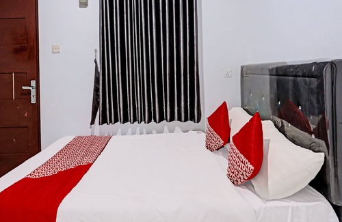 Lubuk Baja Hotel | OYO 92528 Nagoya House Syariah