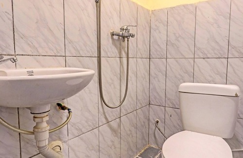 Lubuk Baja Hotel | OYO 92528 Nagoya House Syariah