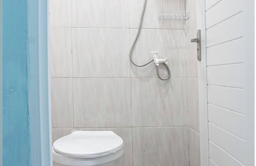 Rajabasa Hotel | OYO 93695 Guest House Riharti Syariah